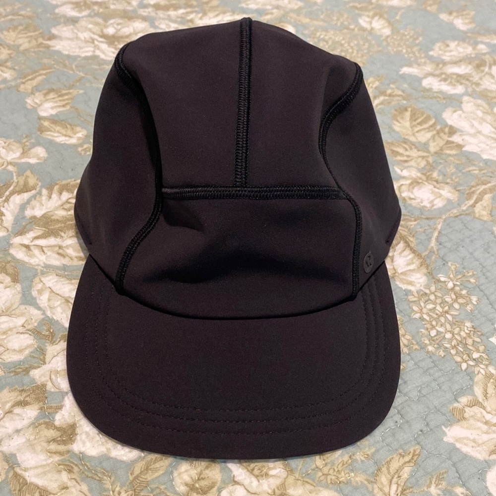 Lululemon Glyde Velvet Fleece Hat in black